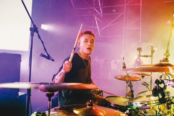 陈芳语才出柜爆激吻已当爸鼓手 18禁画面全被拍