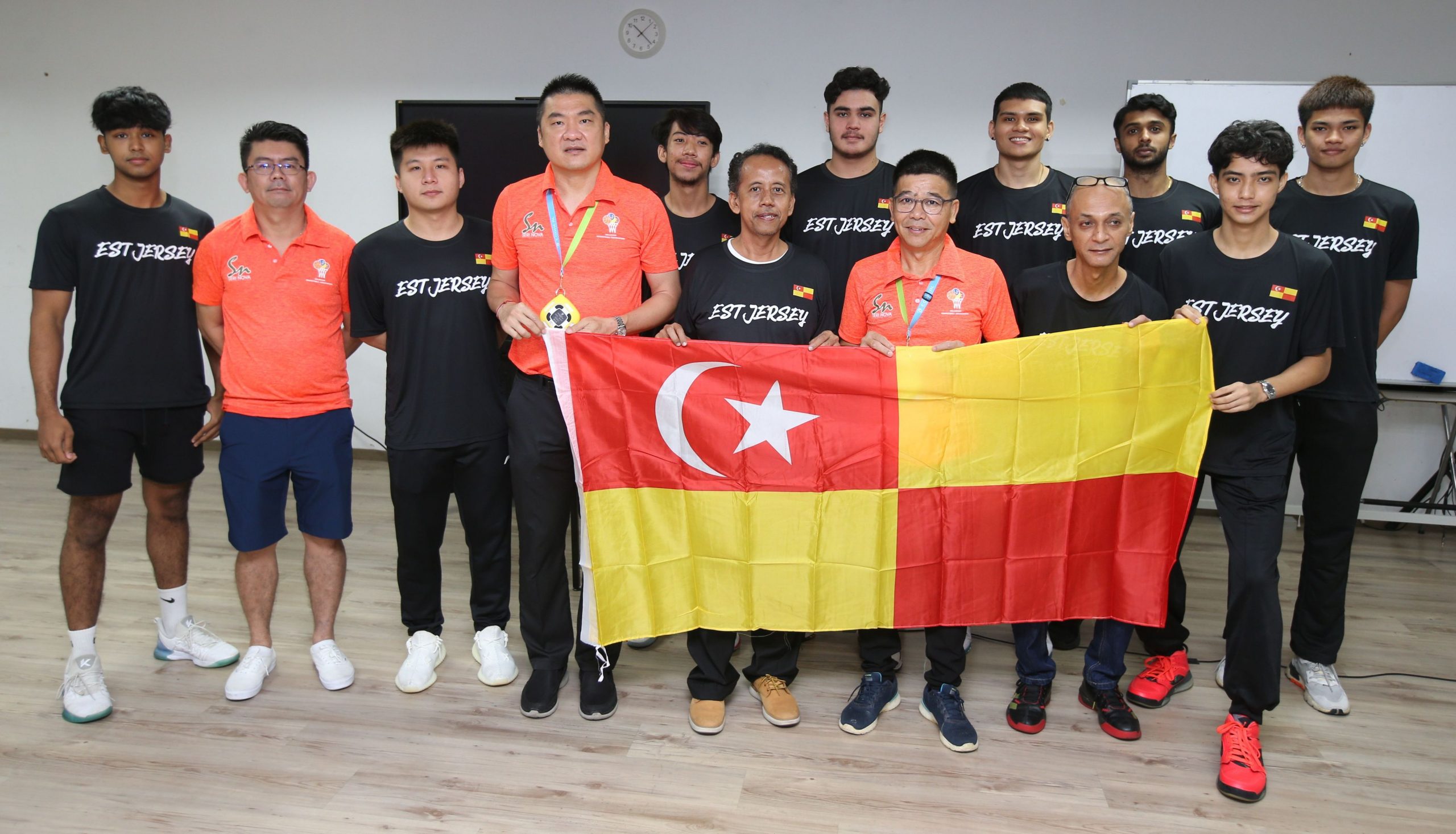 雪篮总奖励征河内3女将  傅添加：柬东运续为国争光