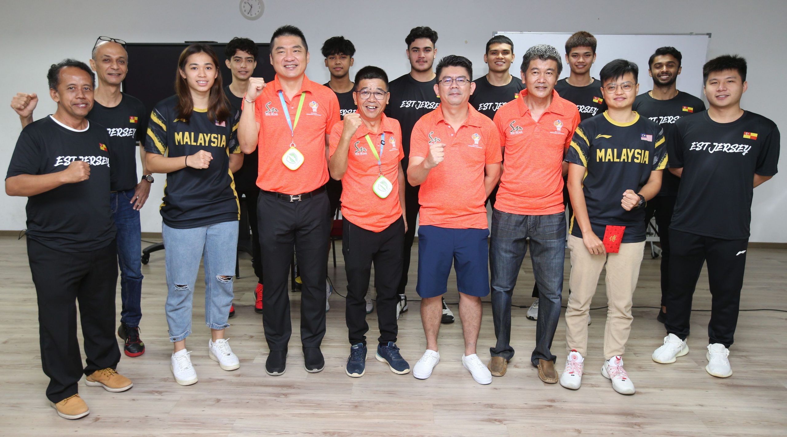 雪篮总奖励征河内3女将  傅添加：柬东运续为国争光