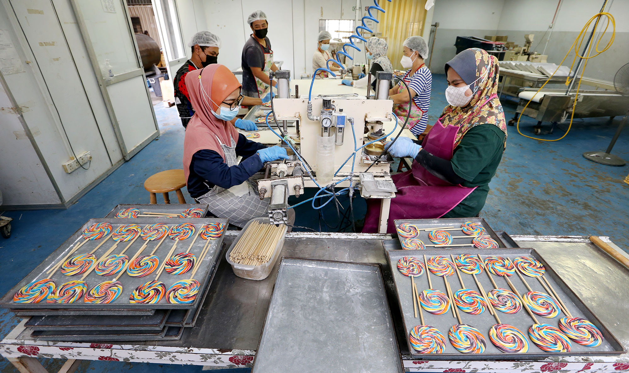 霹:5月4日/封底主文/它的诞生|棒棒糖 甜滋滋的“回忆杀”