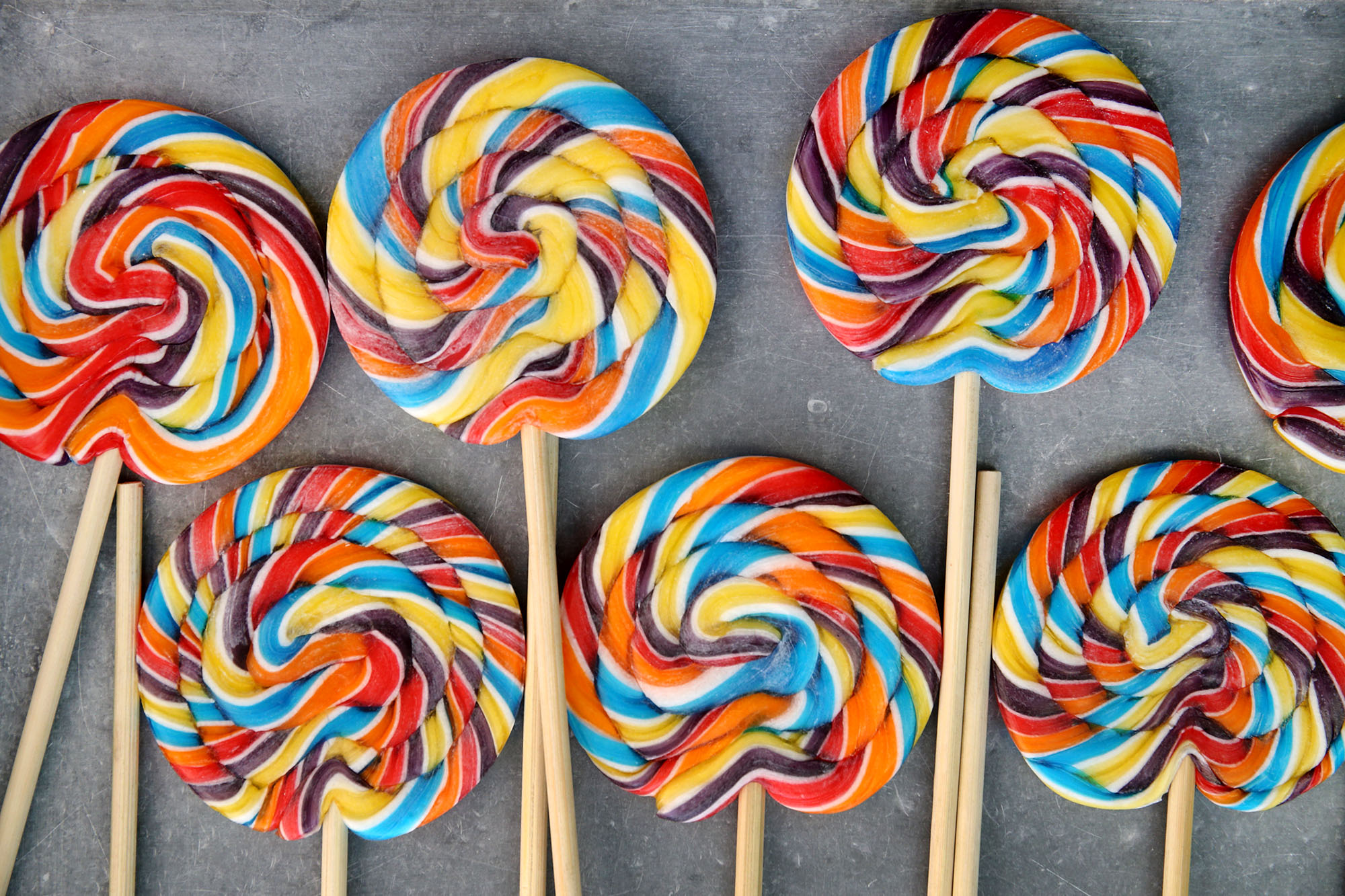 霹:5月4日/封底主文/它的诞生|棒棒糖 甜滋滋的“回忆杀”