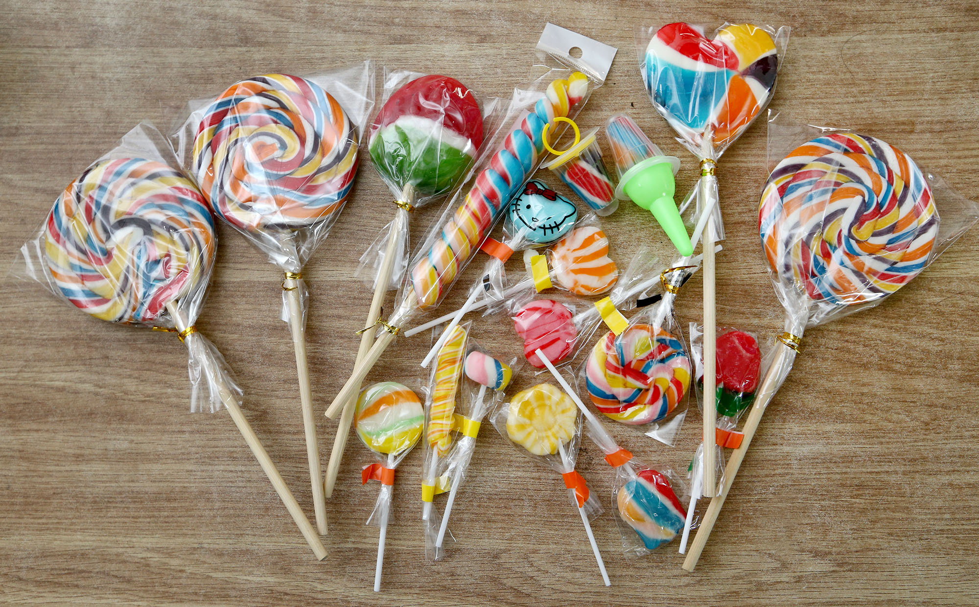 霹:5月4日/封底主文/它的诞生|棒棒糖 甜滋滋的“回忆杀”