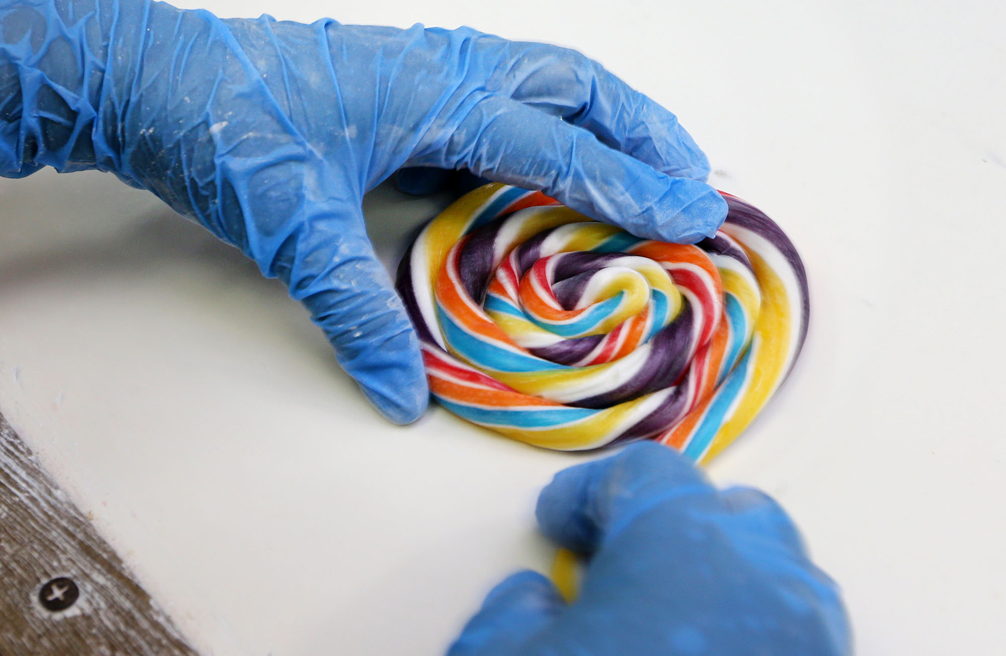 霹:5月4日/封底主文/它的诞生|棒棒糖 甜滋滋的“回忆杀”