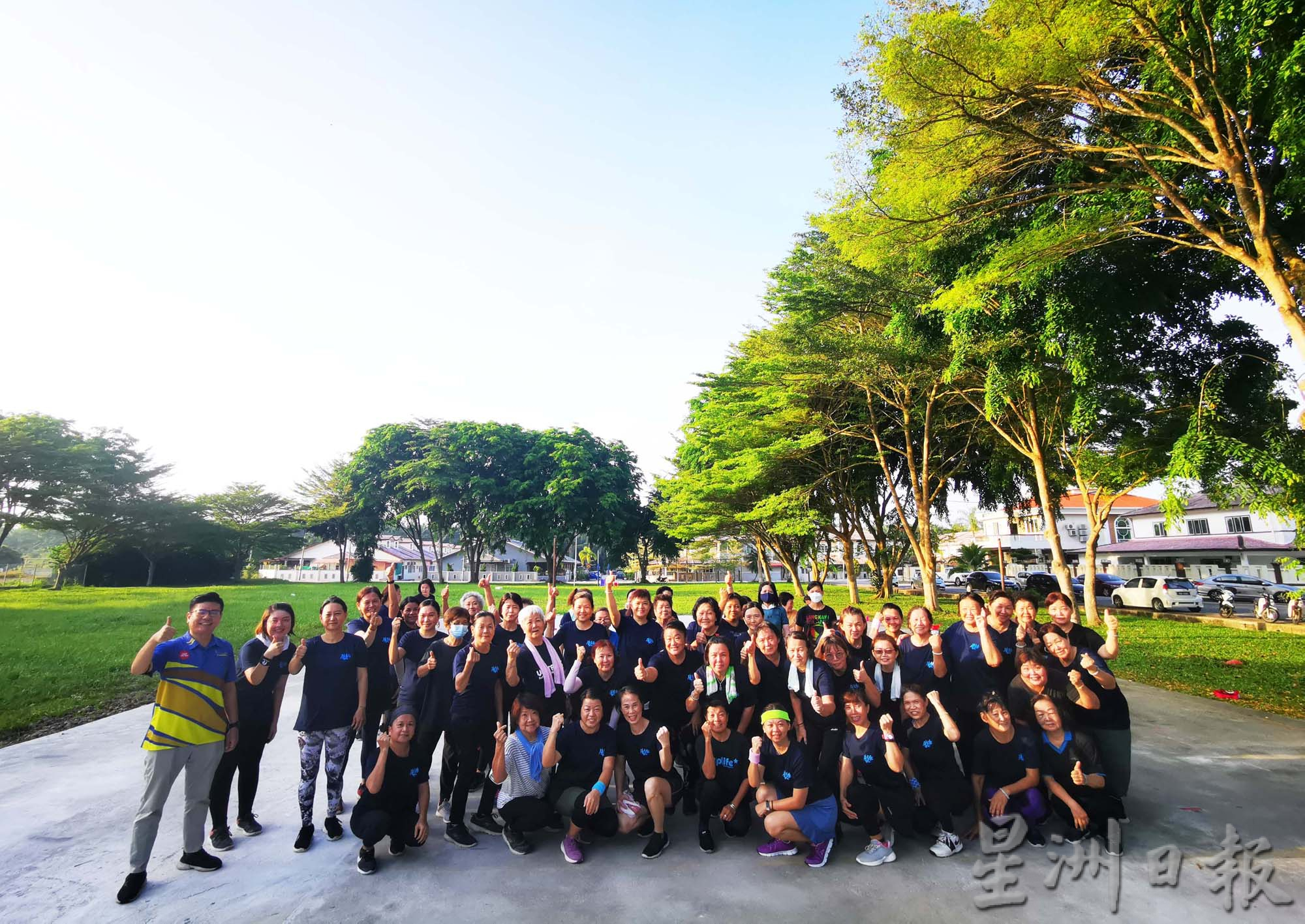 霹:健美操团队感谢张宇晨拨款扩展场地