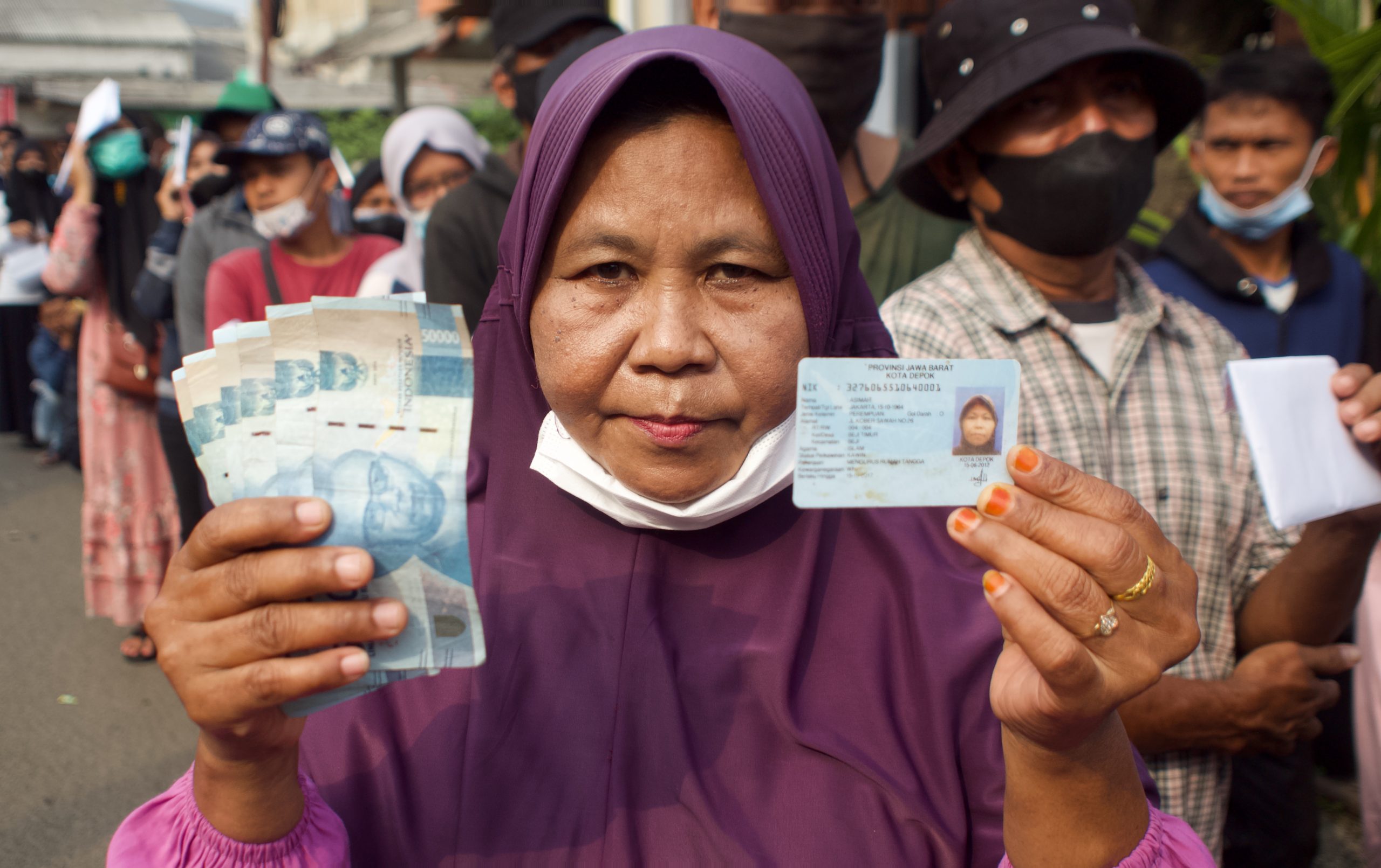 食油价格飙涨  印尼政府派钱补贴人民买油  