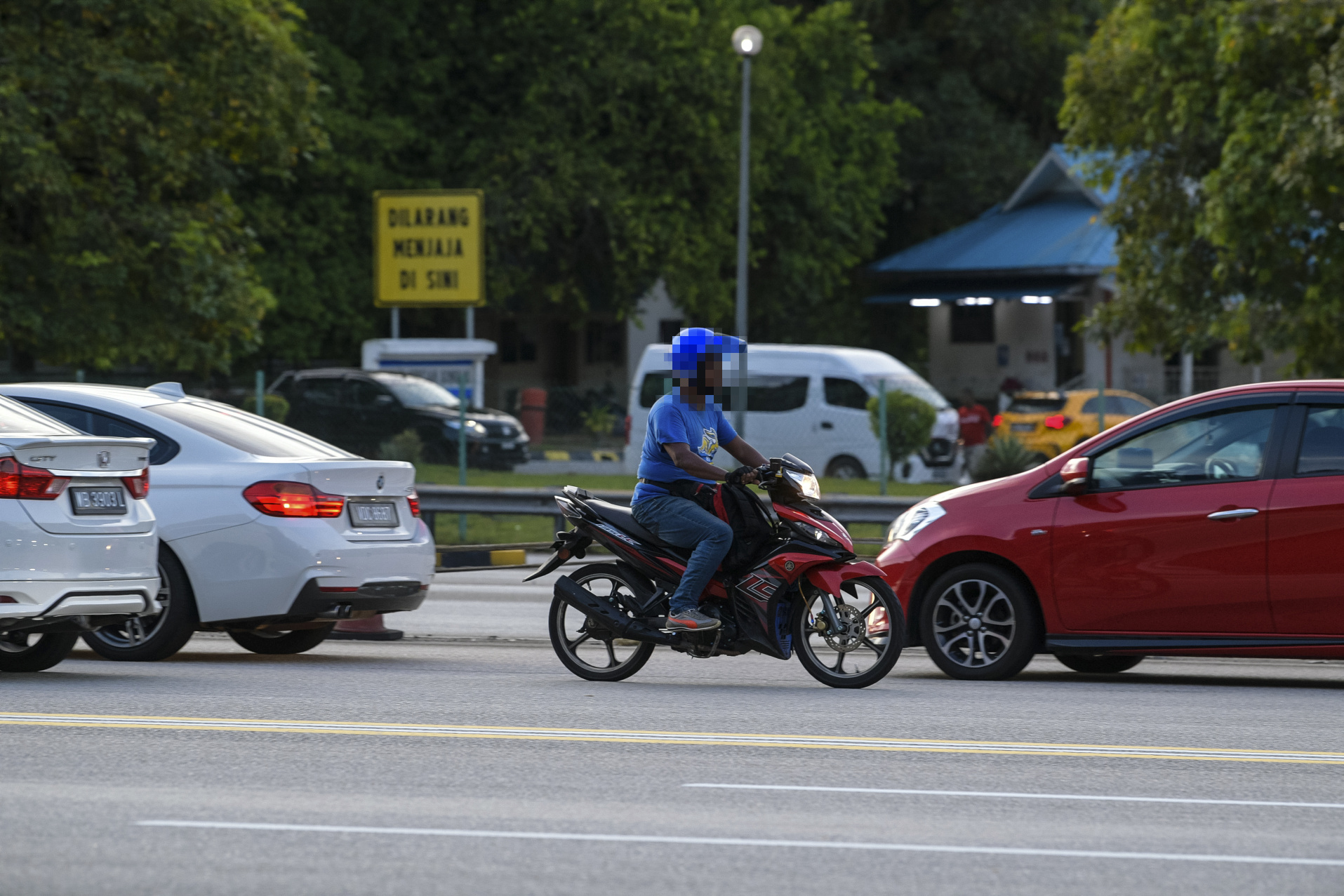 鹅唛收费站周六时的道路情况