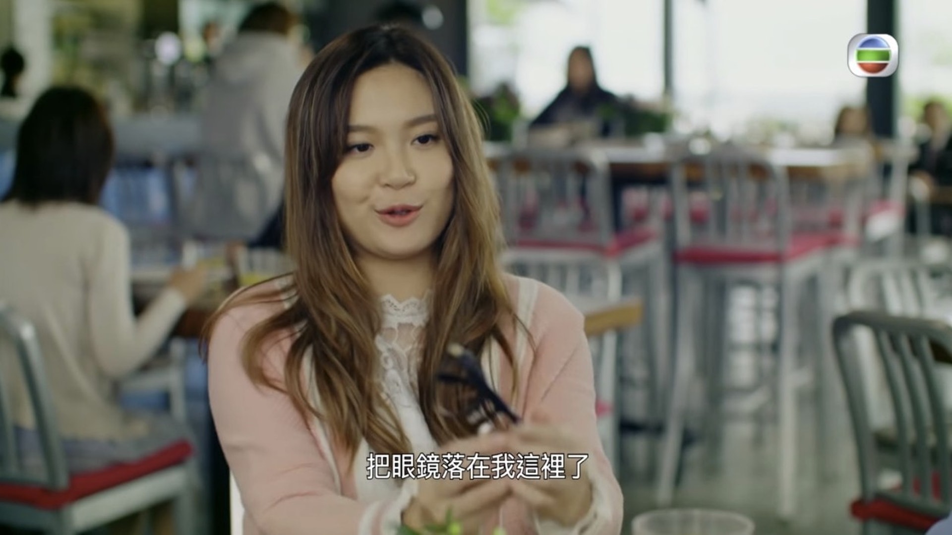 麦皓儿爆哭控遭收音师非礼 “扯开的我裙麦碰到内裤!”