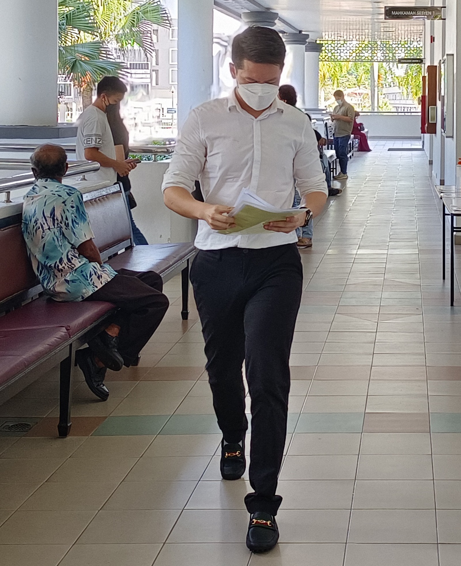 (全国版)批发商向涉偷电挖比特币,向国能公司职员行贿,他被控时认罪,罚款25万令吉。