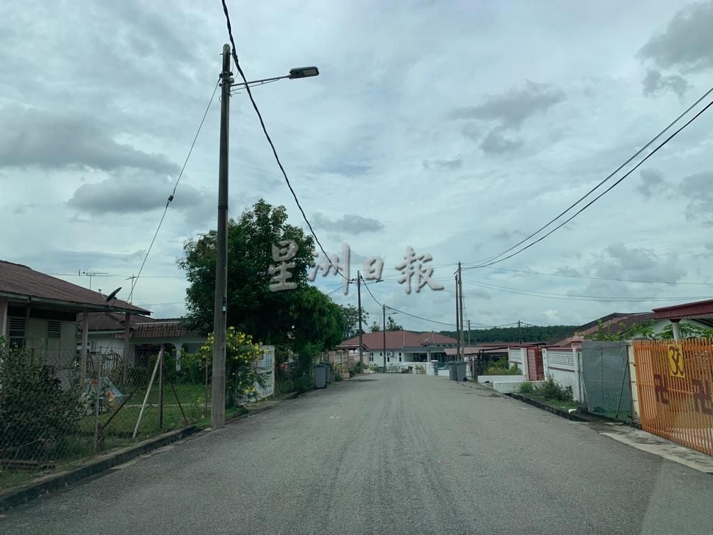 （古城封底主文）《乡镇情深》-巴淡芙露胶园被发展洪流吞噬 屋业发展蓬勃