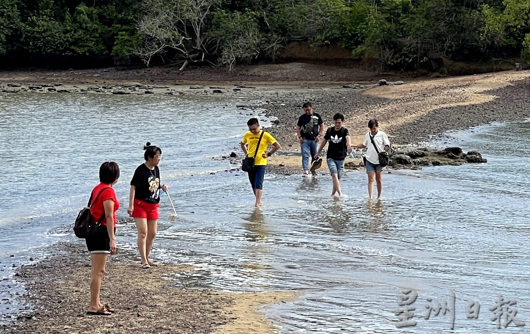 （古城封底版主文）《用眼睛去旅游》：直落贡陆连岛 