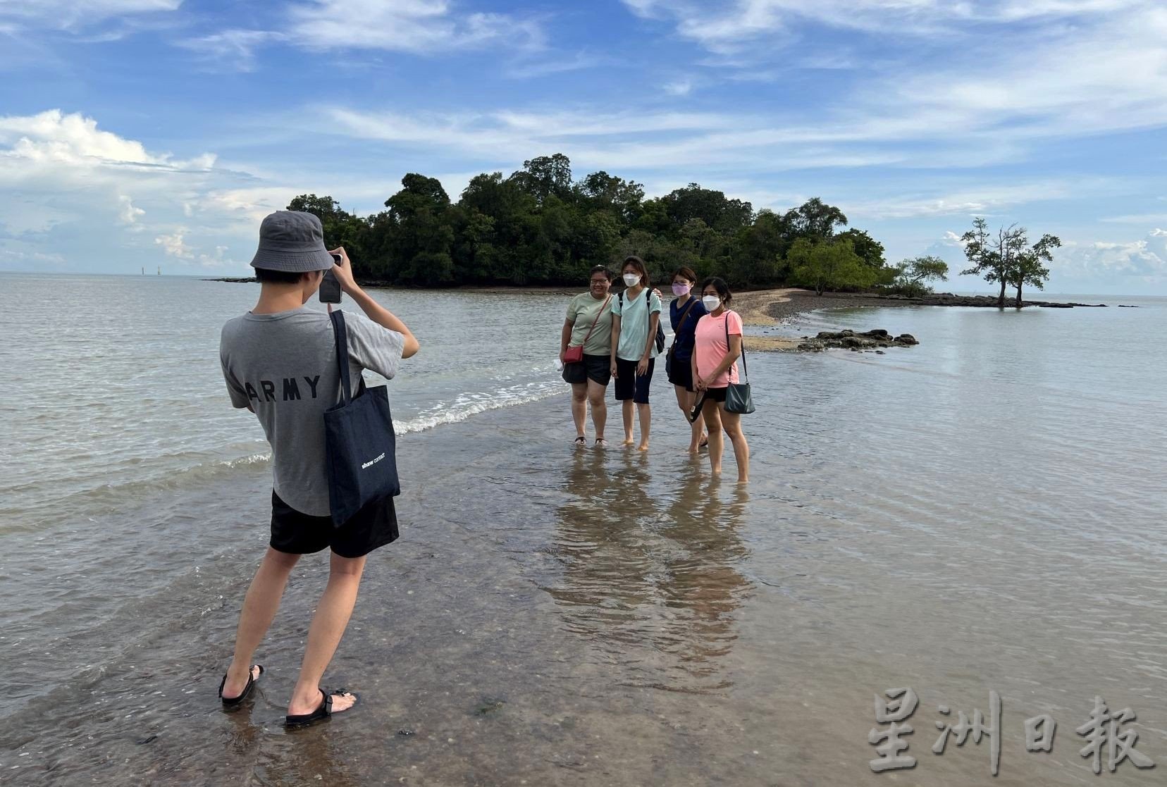 （古城封底版主文）《用眼睛去旅游》：直落贡陆连岛 