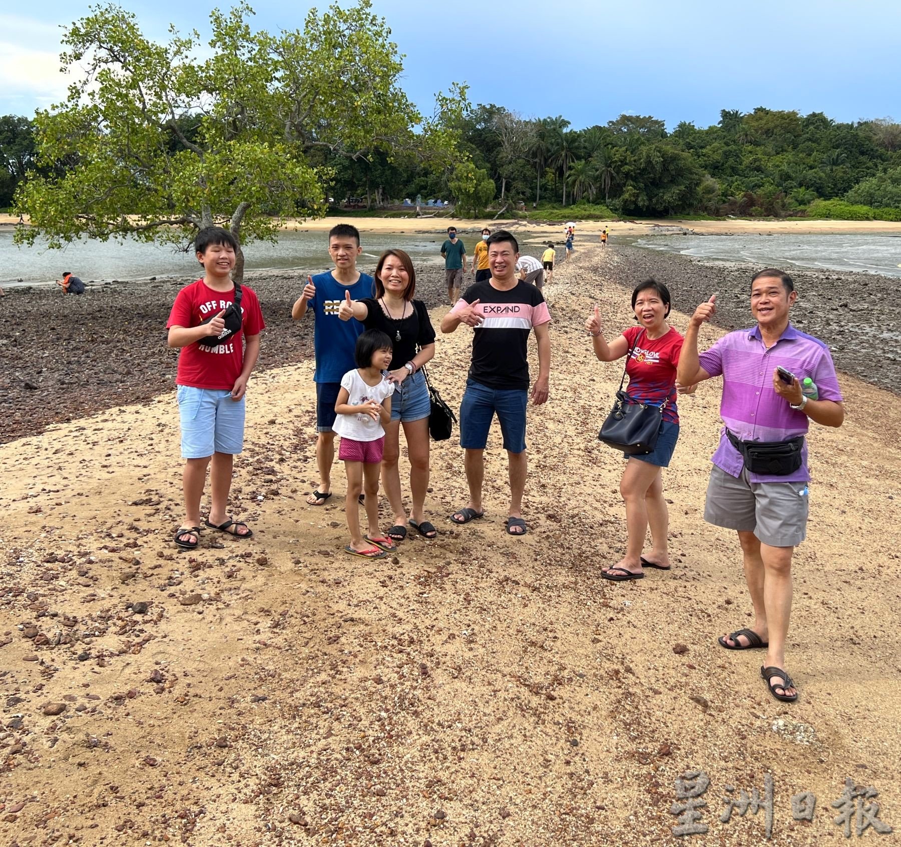 （古城封底版主文）《用眼睛去旅游》：直落贡陆连岛 