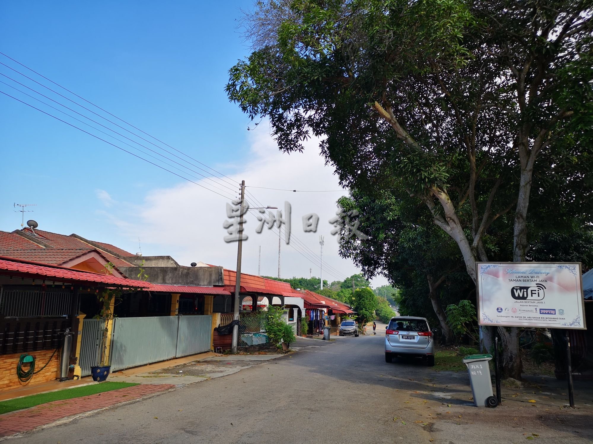 (古城封面主文)柏淡再也第一期花园电缆没塑料护套恐触电,威胁公众安全