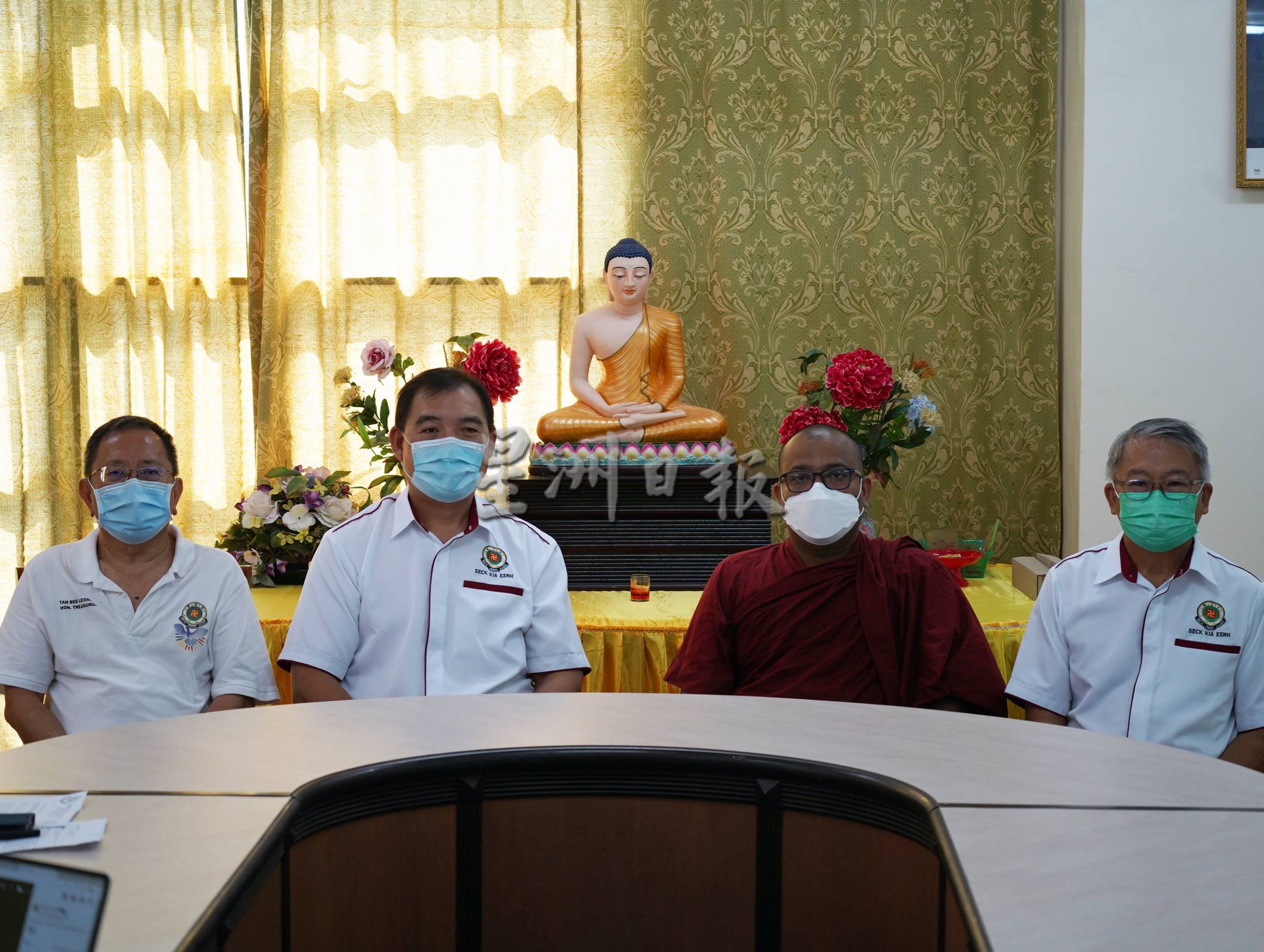 (古城封面主文)释迦院卫塞节游行有别以往,仅2花车、无人跟从、扩大路线