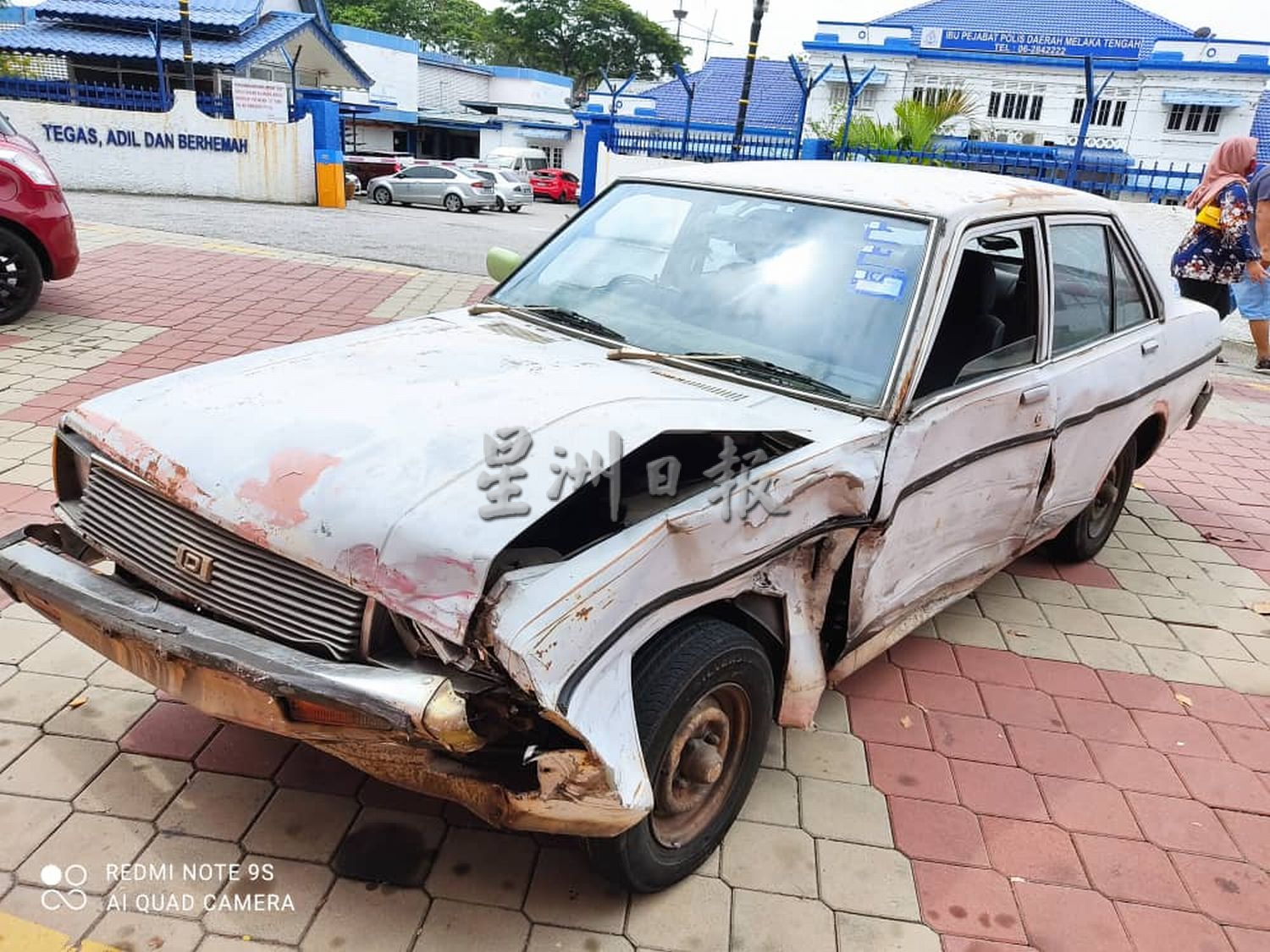 (古城封面副文)假理赔,真诈骗,轿车成废铁