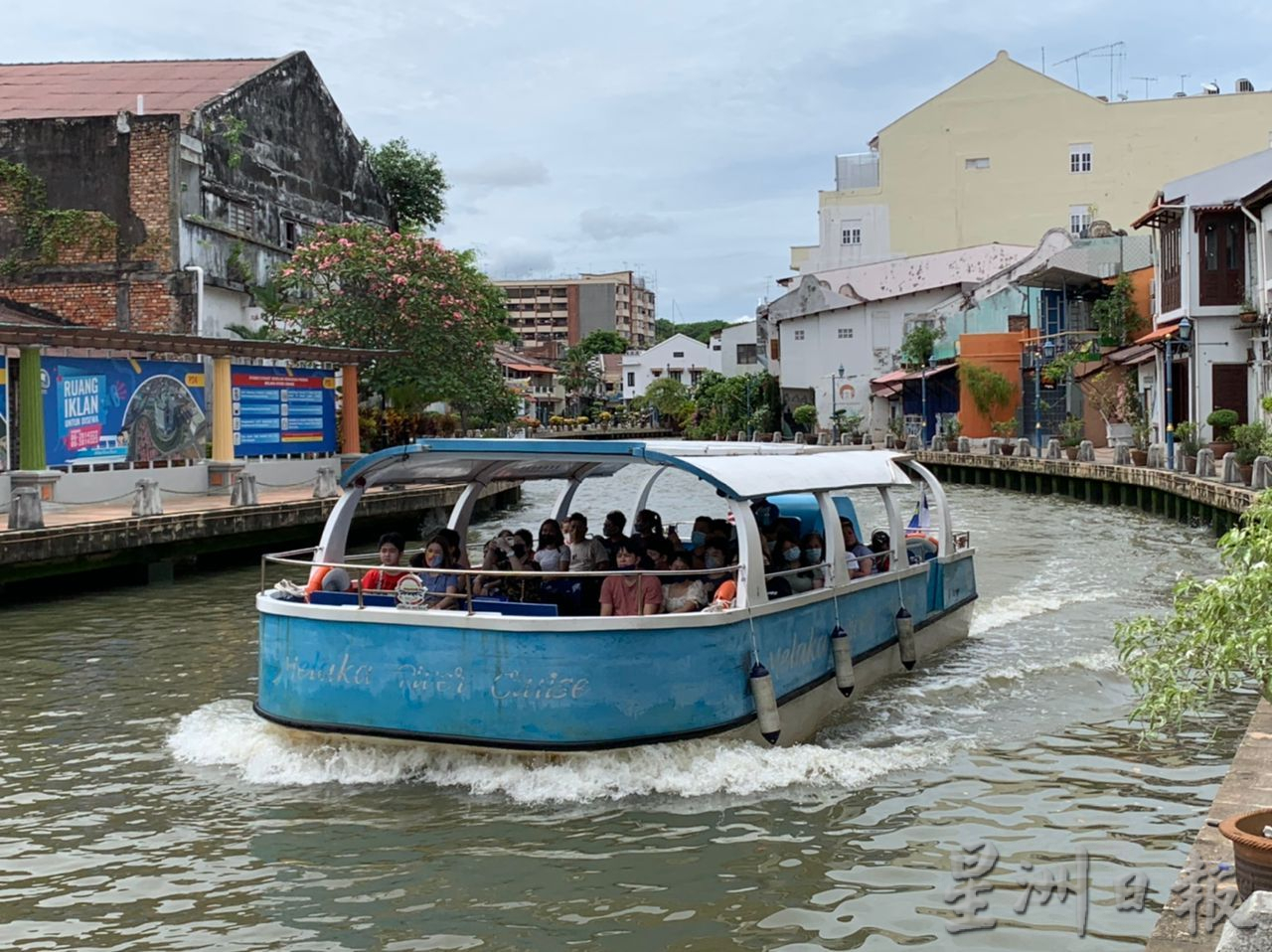 (古城第五版主文)甲河畔沿河走道木板损坏 暗藏杀机