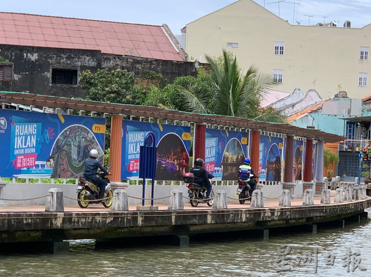 (古城第五版主文)甲河畔沿河走道木板损坏 暗藏杀机