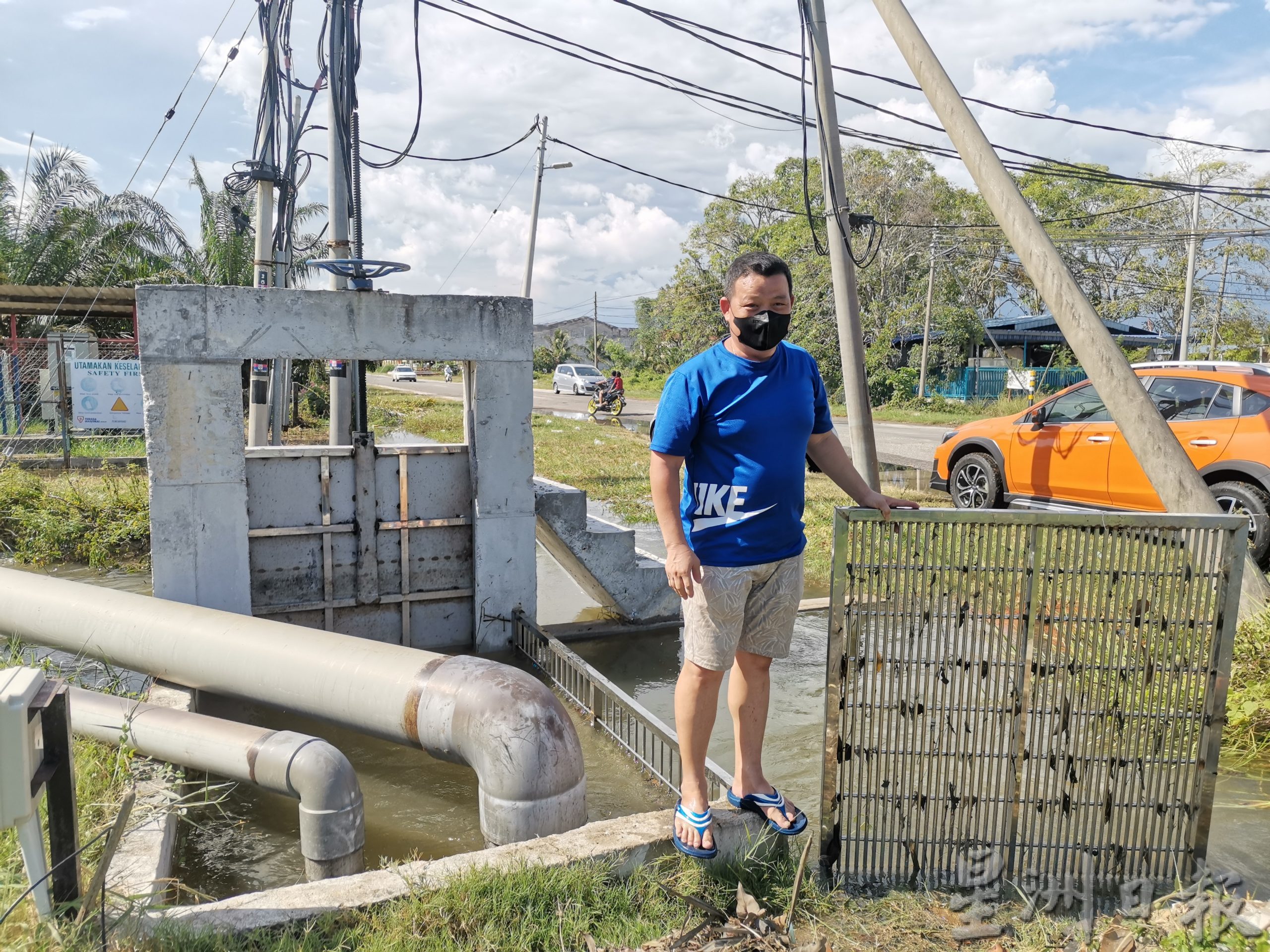 (大北马)白天大涨潮 牛啦渔村最为严重 多间店屋住家受影响