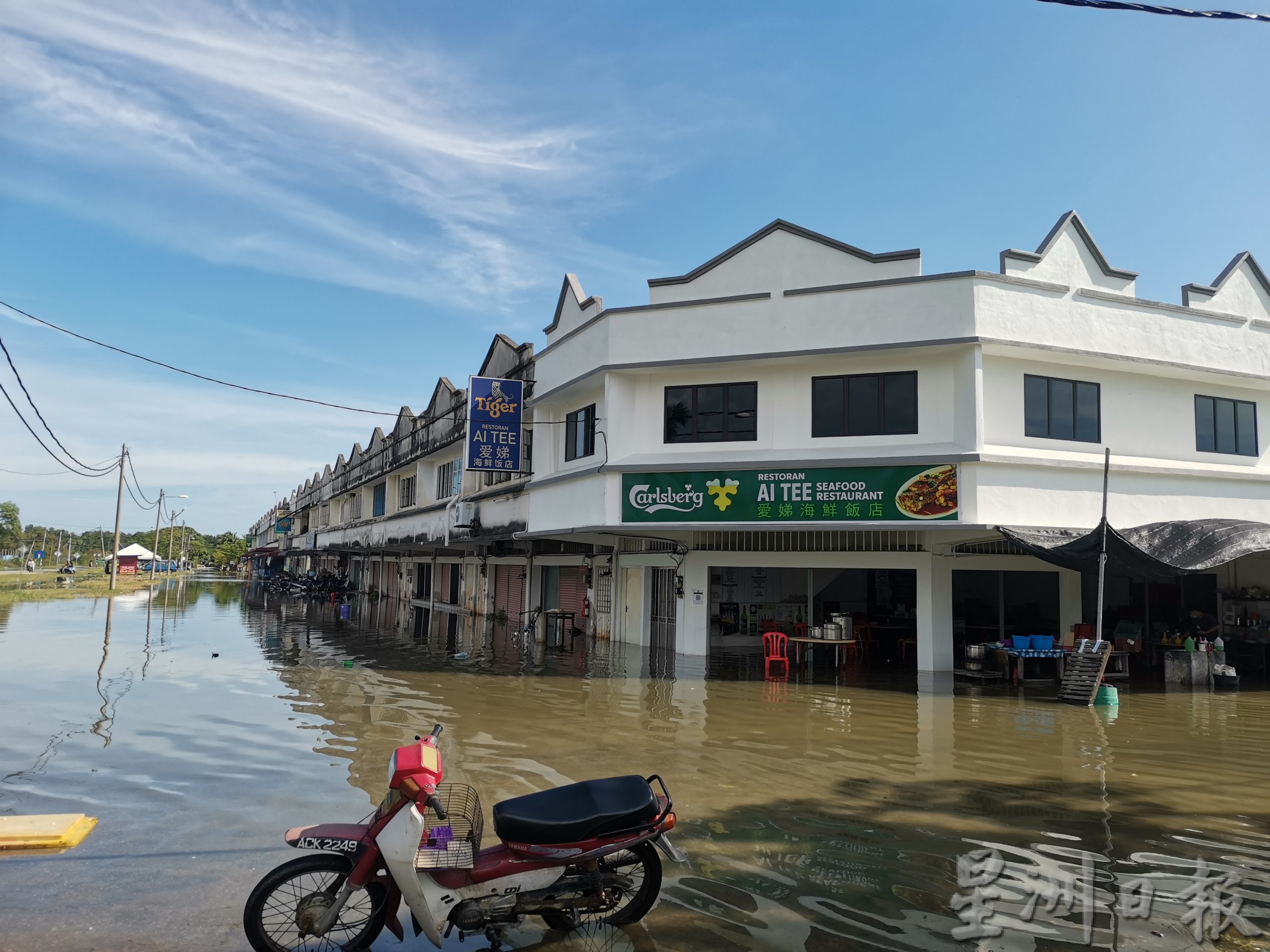 (大北马)白天大涨潮 牛啦渔村最为严重 多间店屋住家受影响