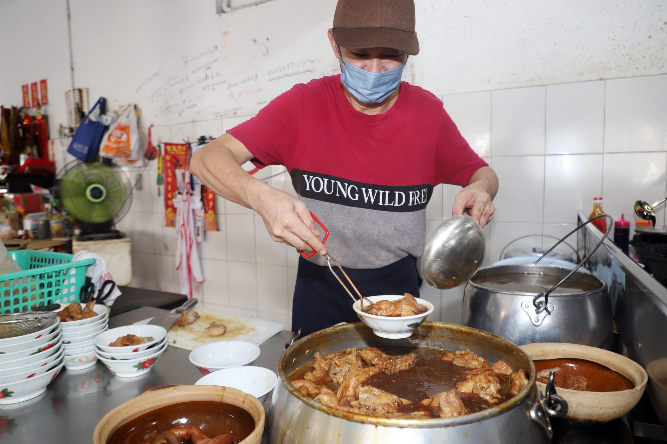 （大都会封面）肉骨茶价不到半年涨3次，1人份瓦煲肉骨茶飙至15令吉