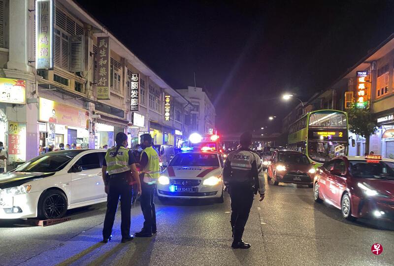 男子逃临检遭警追捕 困车龙撞两车 