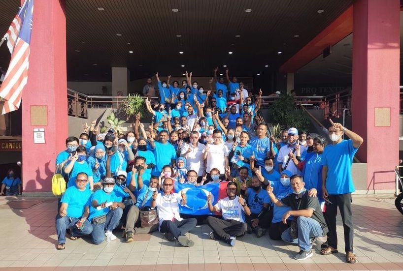 (急下)大都会:公正党士拉央区部梁蔡告捷/5图