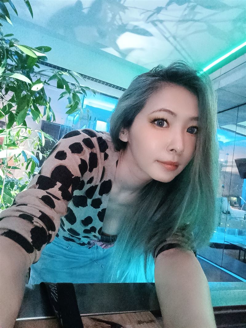 Makiyo怀孕4个月 520嫁小3岁男友