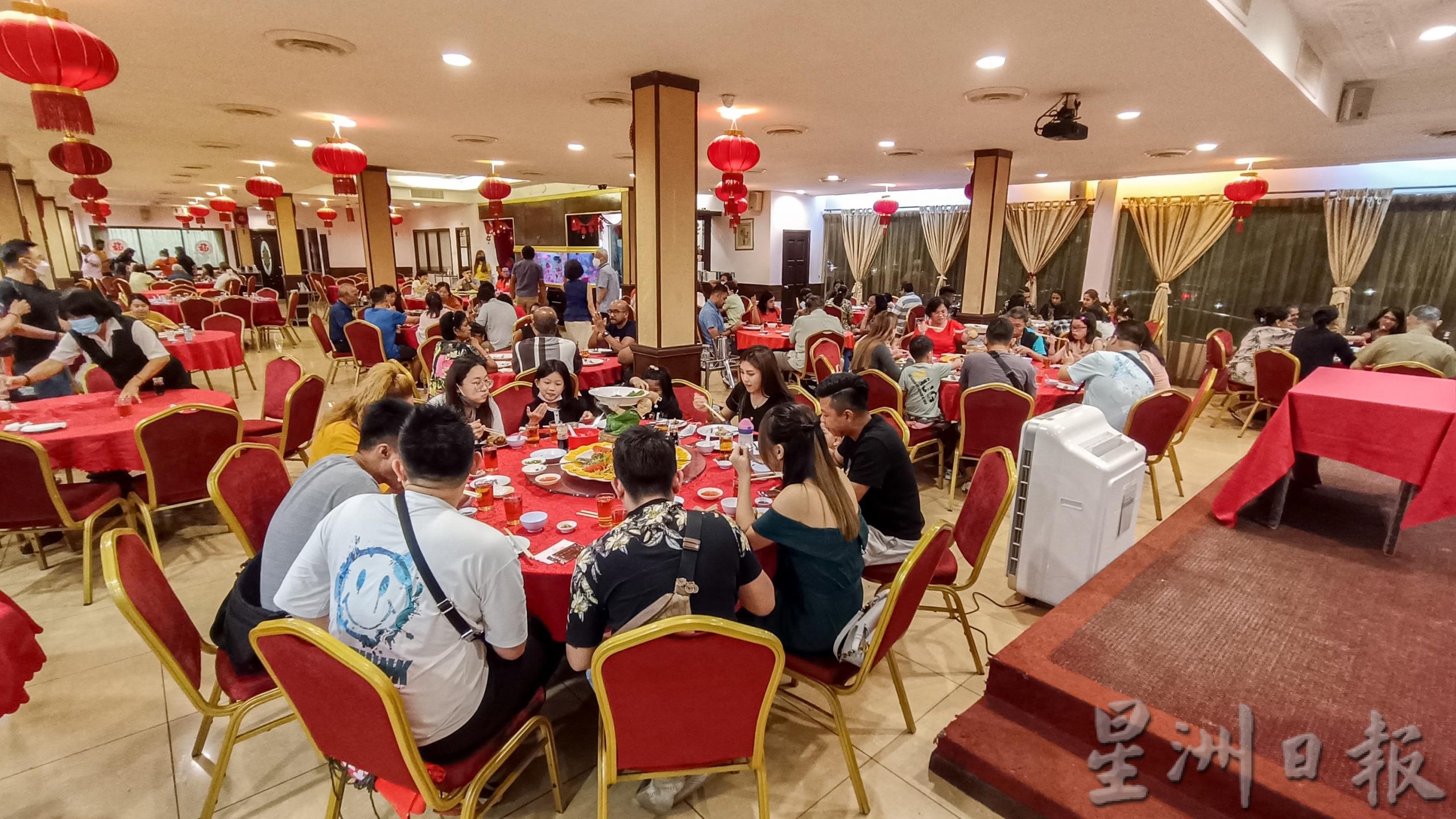 NS芙蓉/“黄金周”遇母亲节,食肆人潮旺翻天