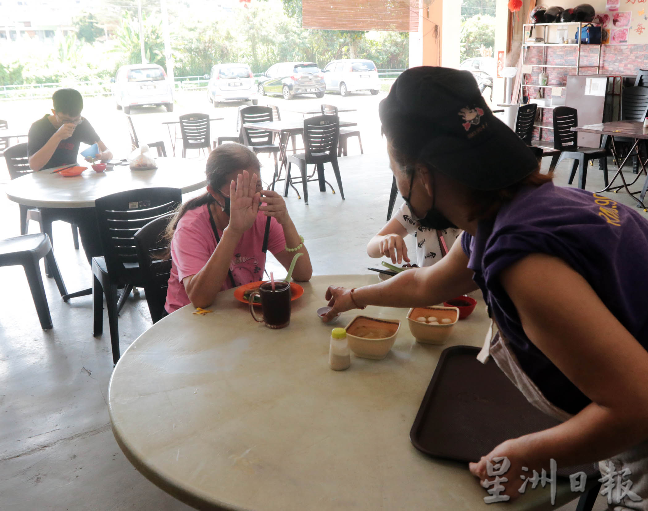 ns芙蓉/芙蓉熟食价格高惹诟病，惟仍有业者坚持廉价，不让消费者太沉重