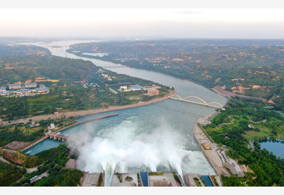 10省市发暴雨黄色预警 北京多景区临时闭园 吉林省现冰雹内涝