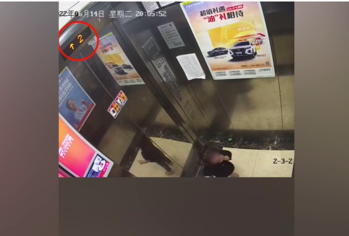 3岁女童坠8楼毙命 竟因保母只顾滑板车把她忘在电梯里