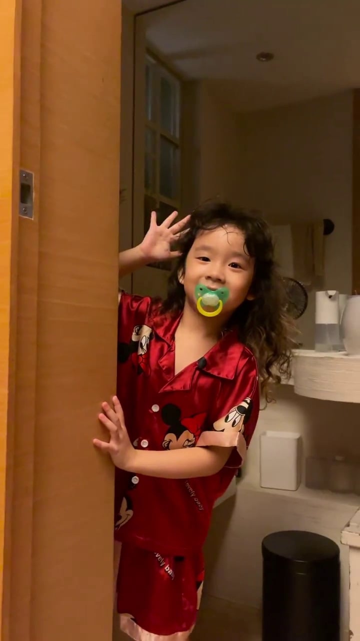 5岁女儿吸奶嘴被“公审” 张继聪霸气护前世情人	