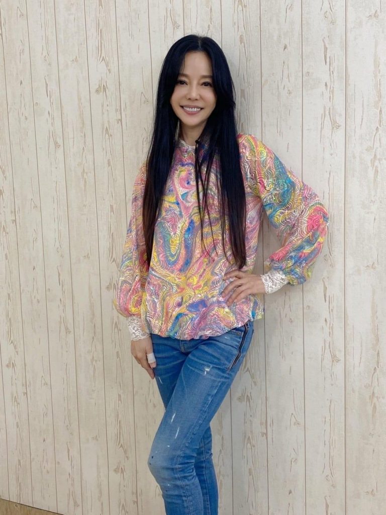 60岁狄莺身材火辣惊呆人 公开超自律菜单