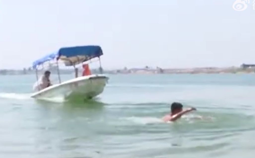 6人坠河被救起 掉头就走惹众怒