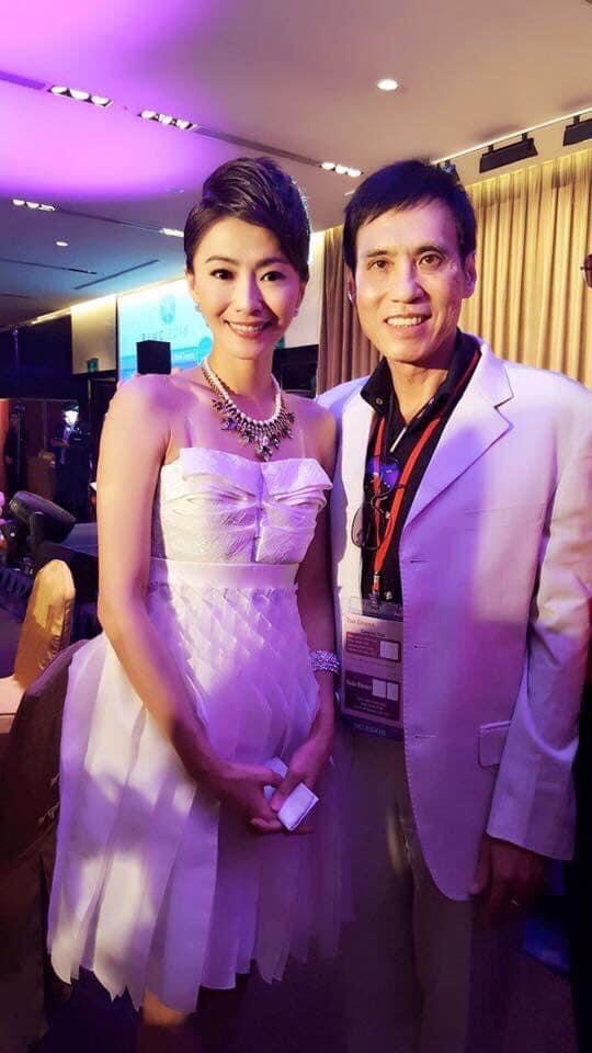 72岁盲父瘫坐沙发没再醒来  侯怡君恸哭：来我梦里好吗