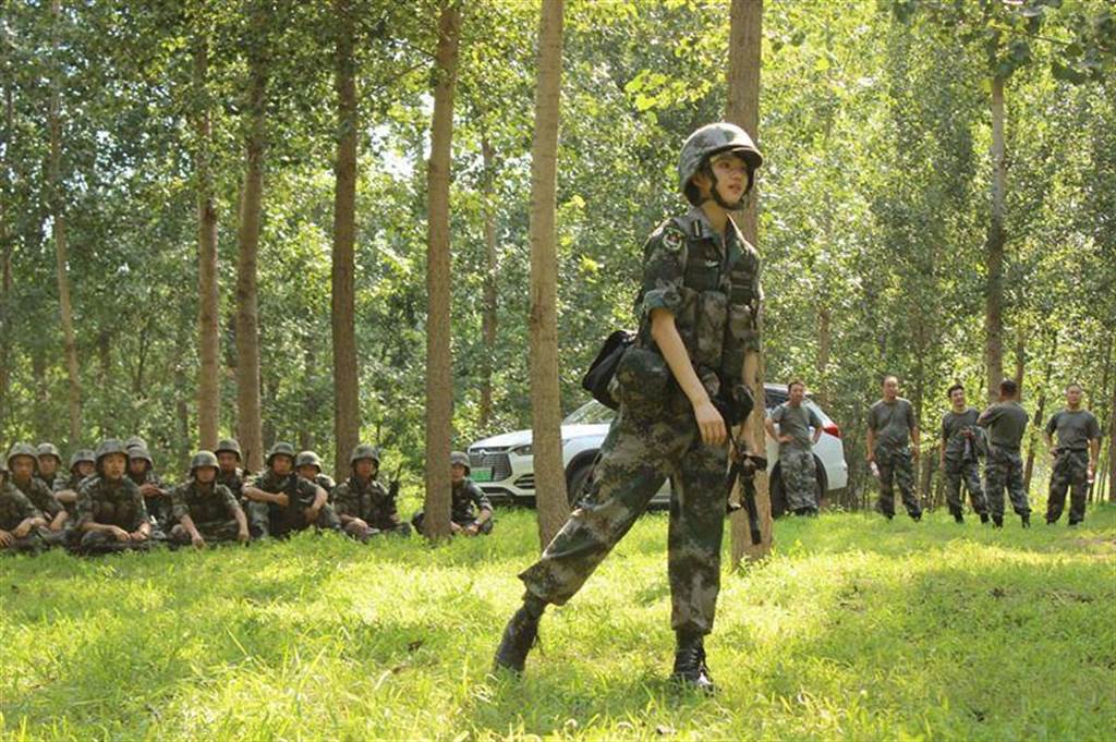 95后美女飞行员徐枫灿太优异！ 中国高考作文以她为题