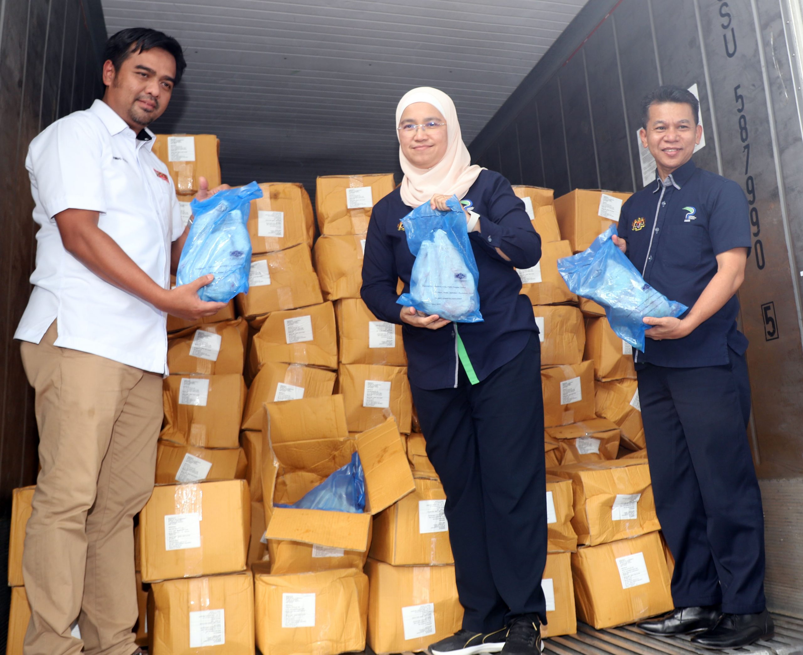 农民组织局从泰进口4536吨冷冻鸡稳定鸡价