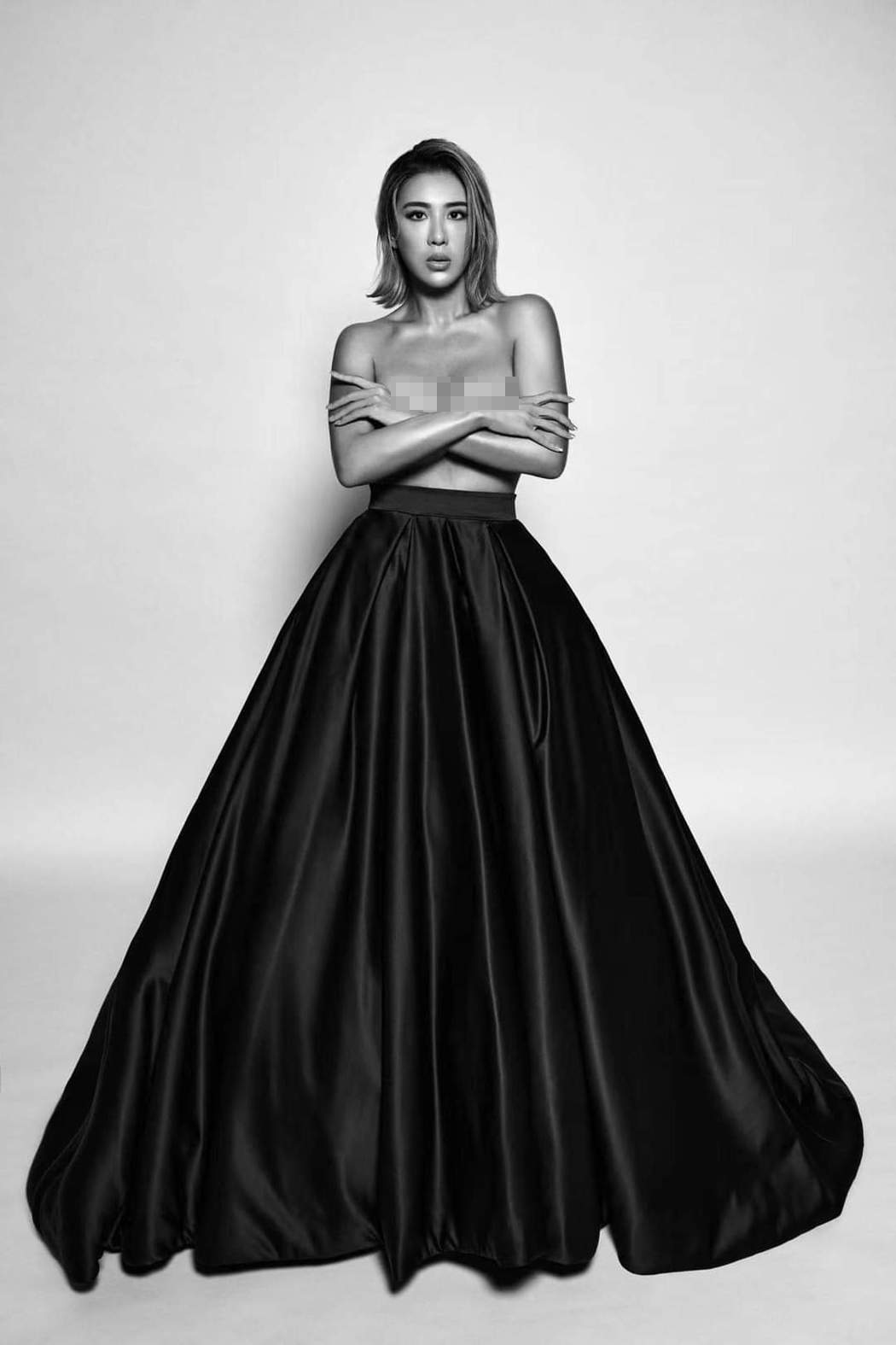 小祯手遮胸上空入镜 粉丝直呼喷鼻血