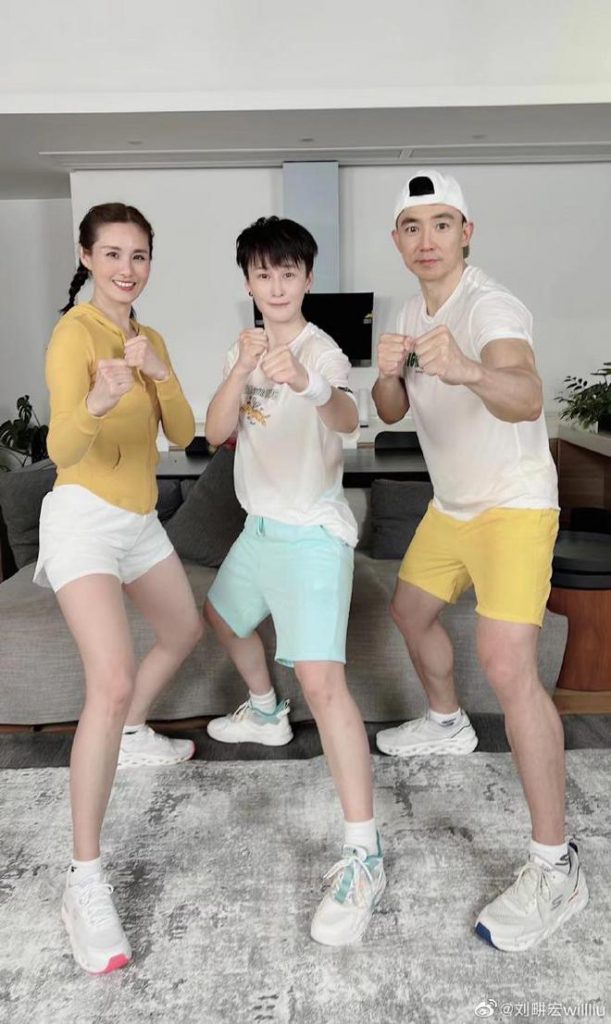 被欺负骚扰应懂自保! 蒋璐霞上刘畊宏直播教防身术