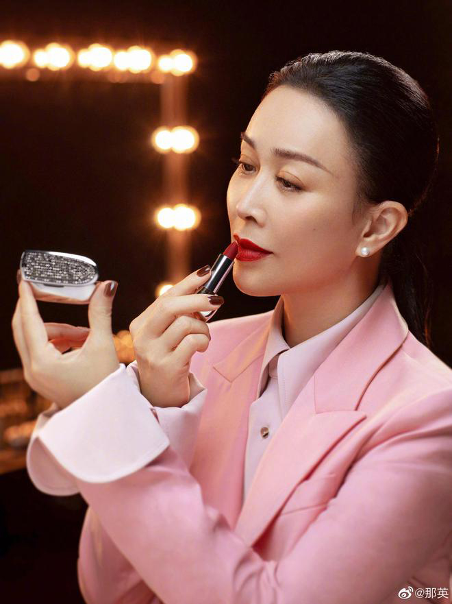 造型撞脸刘嘉玲 那英自嘲“丑版”