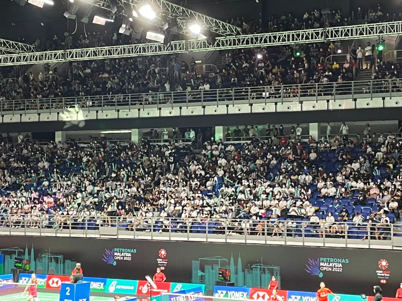 “叻哥”团购迟到坐好位 球迷：我们早到坐后面，公平吗？ 