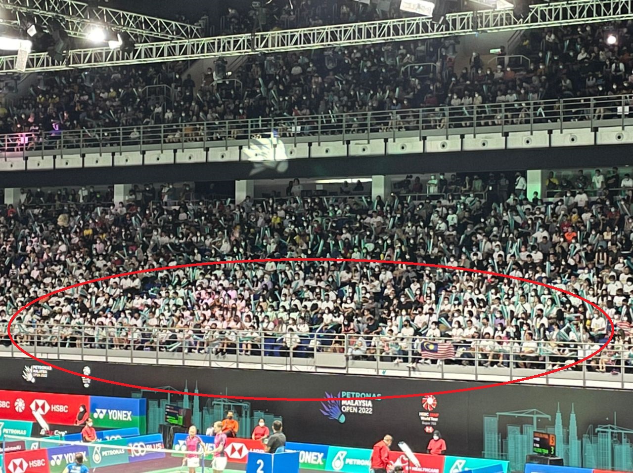 “叻哥”团购迟到坐好位 球迷：我们早到坐后面，公平吗？ 