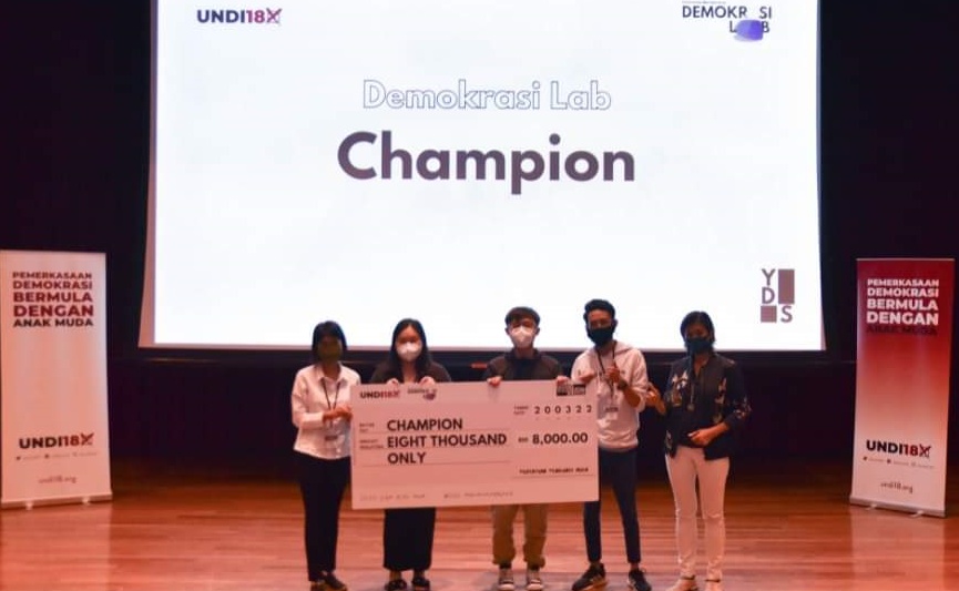 “麻麻档聊政治”(Politik Mamak)互动游戏