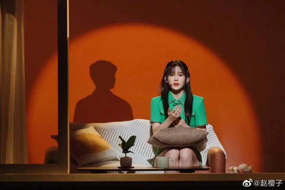 《乘风》女星被曝上大号不冲水 钟欣潼转发再秒被调侃