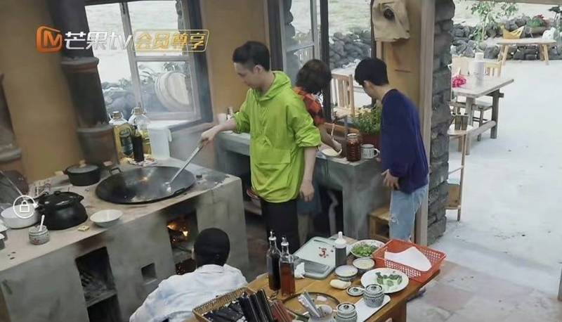 《向往的生活》被曝造假 请2阿姨替明星洗碗