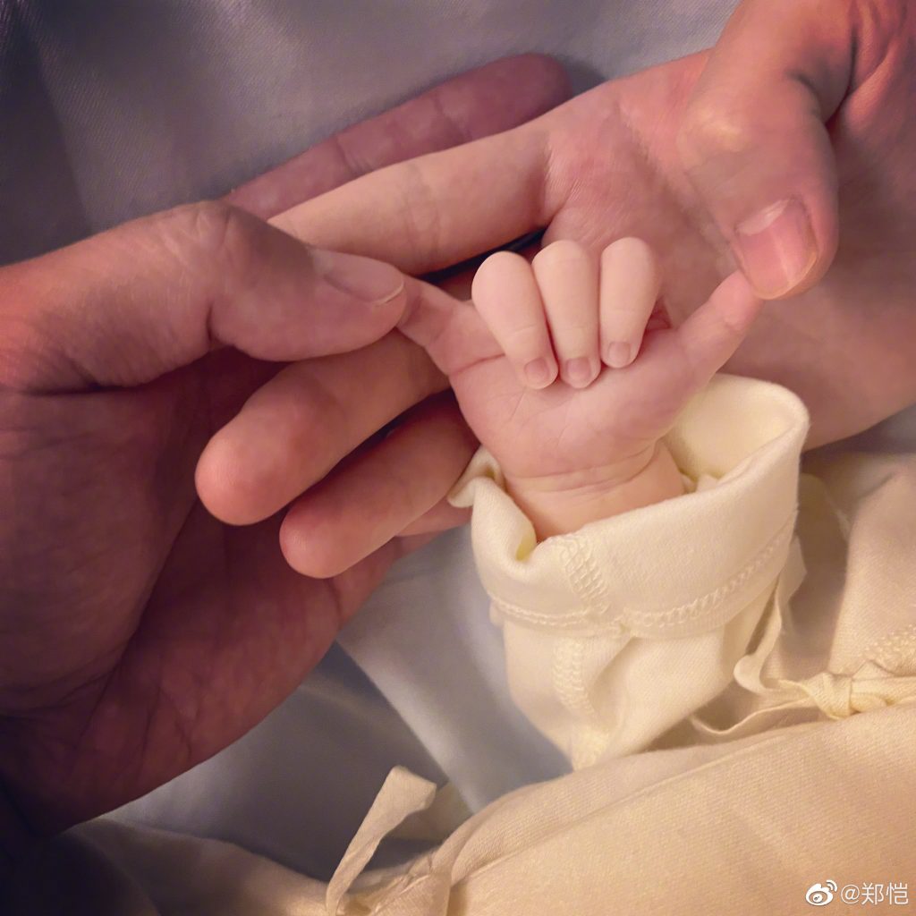 《奔跑吧》郑恺儿二胎得子 意外曝光豪宅