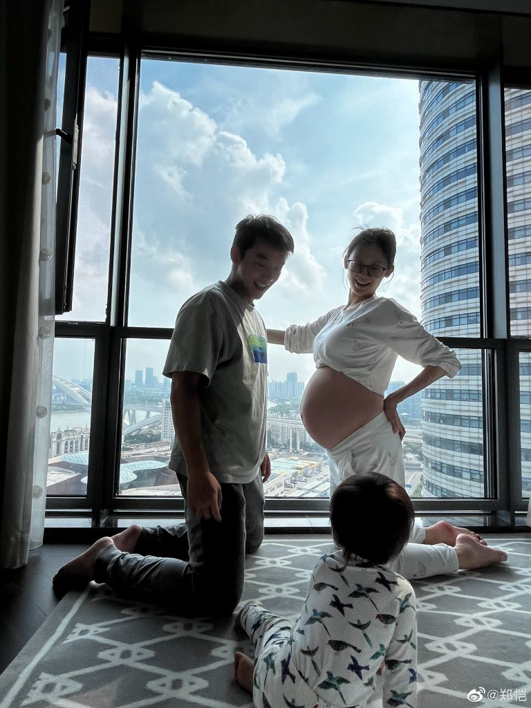 《奔跑吧》郑恺儿二胎得子 意外曝光豪宅