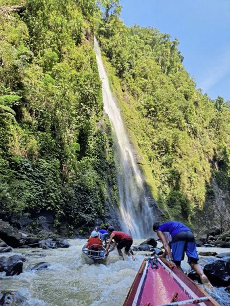 【菲律宾】百胜滩瀑布，藏在人间的花果山水帘洞