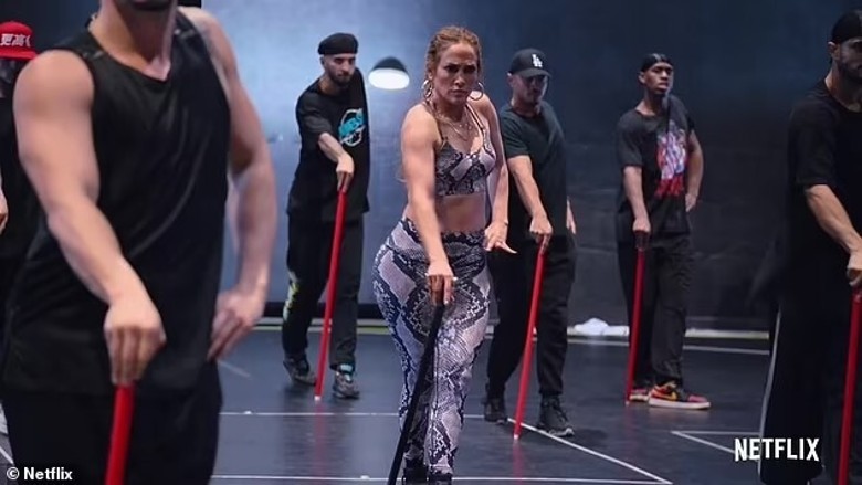 与夏奇拉同为超级碗任表演嘉宾 珍妮花怒批:是侮辱!