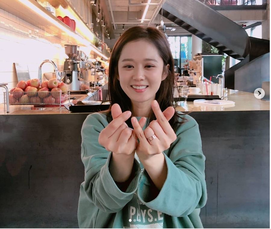 与小6岁男友交往2年 “童颜女神”张娜拉宣布结婚